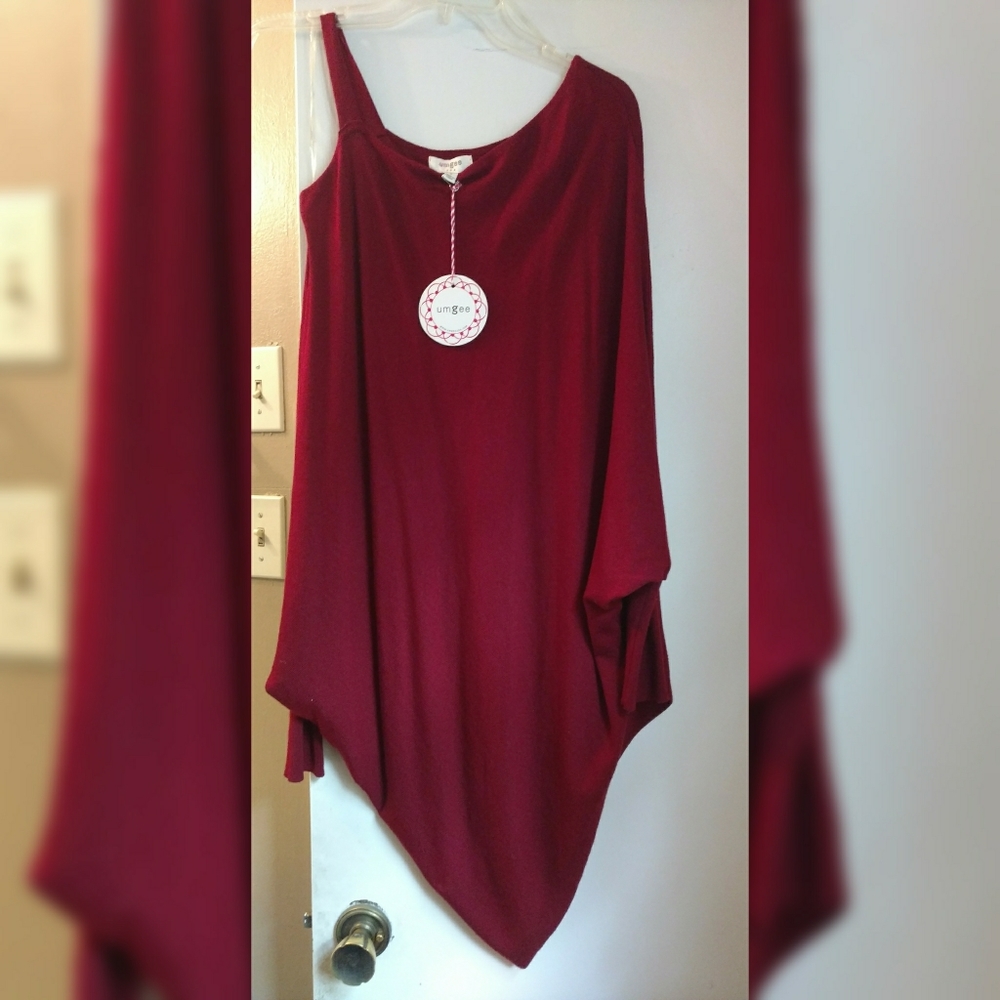 Boutique Umgee maroon cold shoulder sweater
